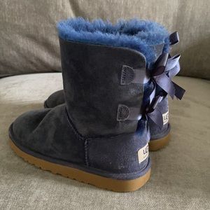UGG Kid’s Bailey Bow boots  size 3, navy